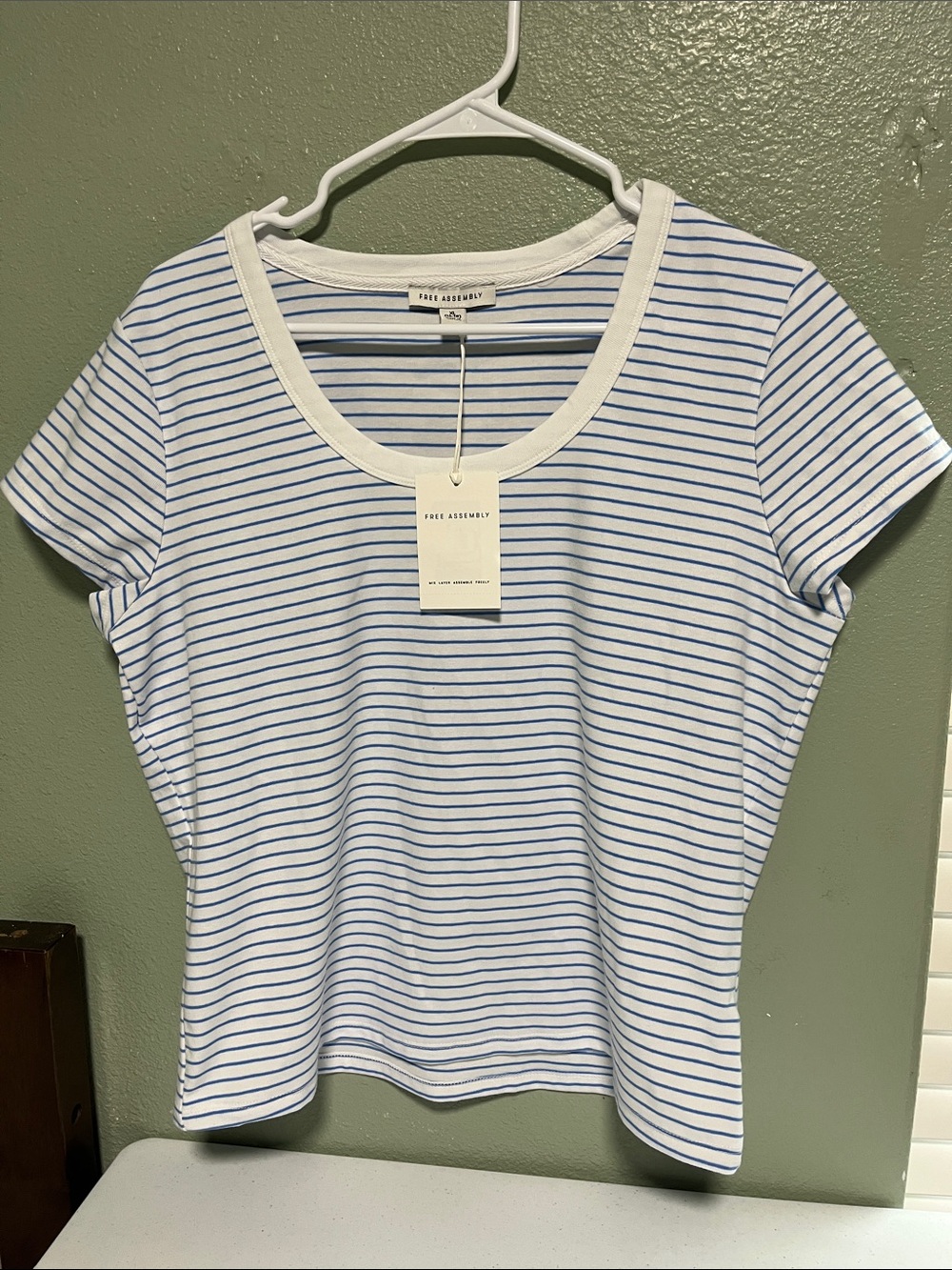 Free Assembly Women's Blue & White Stripe Scoop Neck Tee